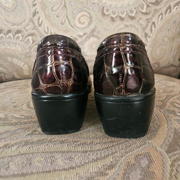 CLARKS Bendables Women's 8M Brown Croc Embossed Slip-On Loafers - Picture 7 of 10